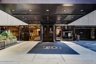 Building Photo - 200 E Delaware Pl