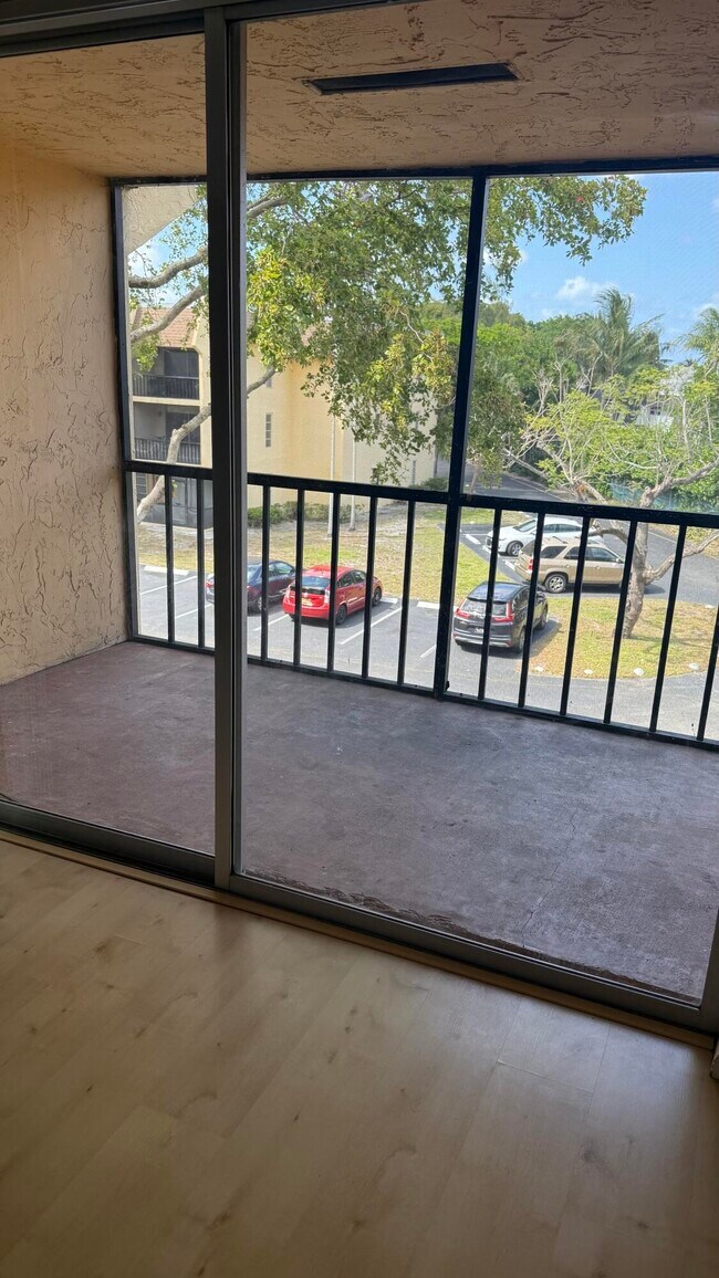 Foto del edificio - 460 NW 20th St