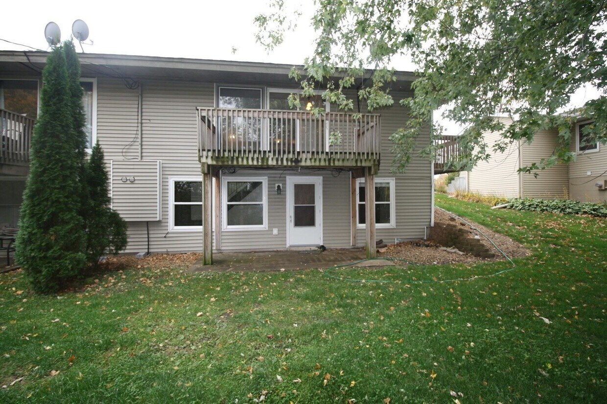 3 br, 2 bath House 1415 East Shakopee Ave House for Rent in