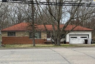 Building Photo - 7688 Broadview Rd