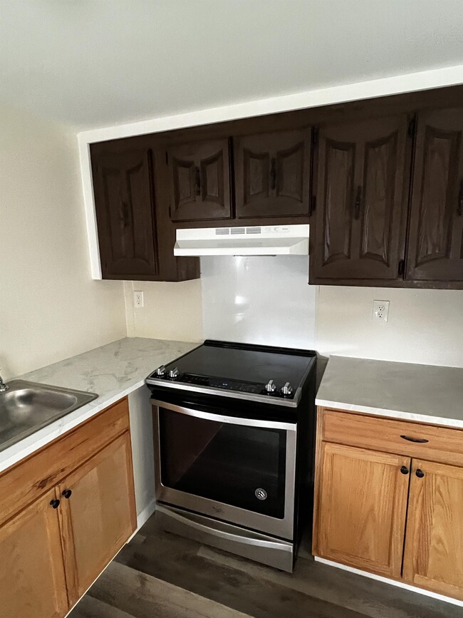 Building Photo - 805 Annie Pearle Ln