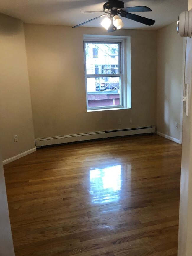 Building Photo - Beautiful 3 bed in the North End!