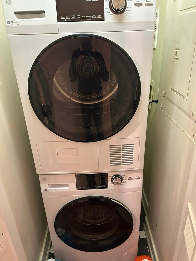 Building Photo - 1800 Jefferson Park Ave