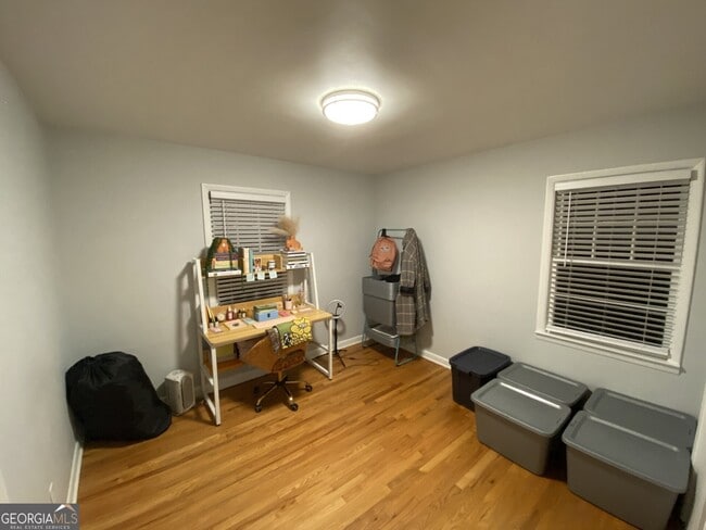 Building Photo - 825 Marstevan Dr NE