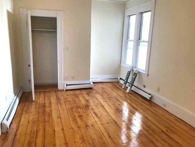 Building Photo - 1427 Cambridge St