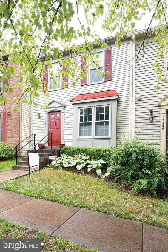 14263 Heritage Crossing Ln, Centreville, VA 20120 Townhome Rentals in