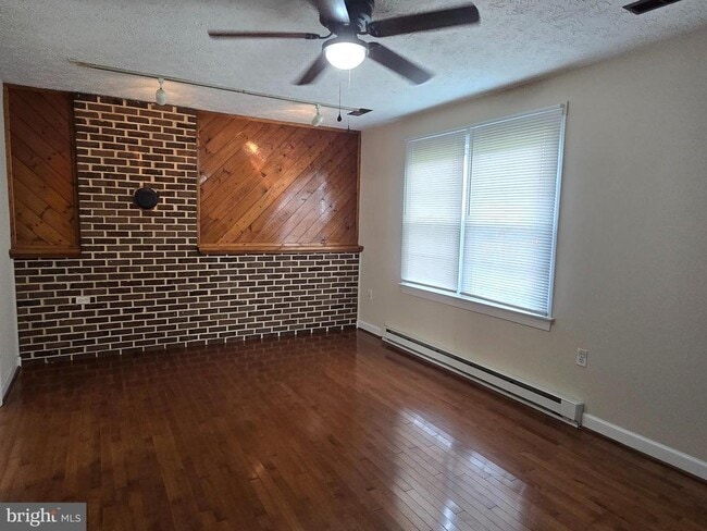 Building Photo - 1570 Senseny Rd