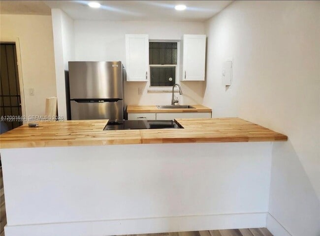 Foto del edificio - 3181 SW 13th St
