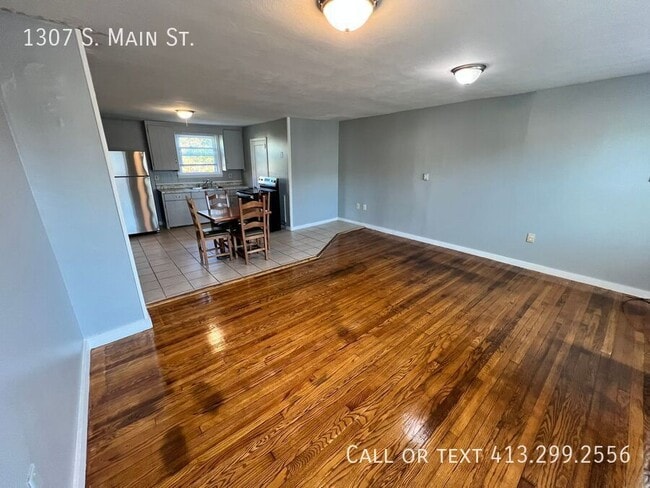 Building Photo - 1307 S Main St