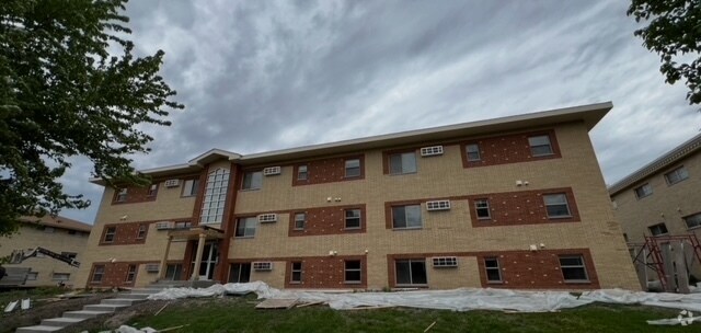 Building Photo - Mast Apartments I