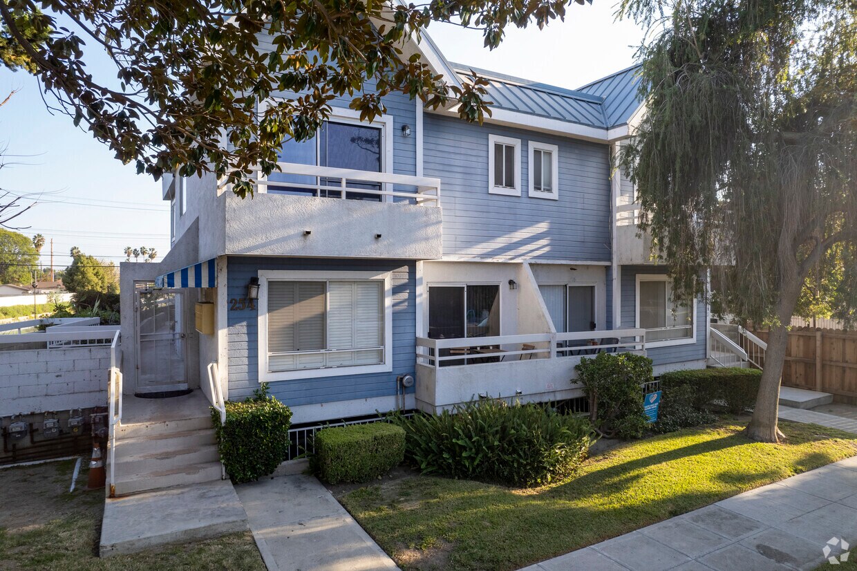 Primary Photo - 254 W Ash Ave
