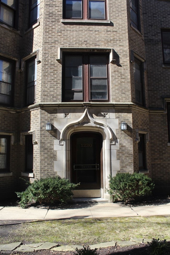 Building Photo - 1230 W Jarvis Ave