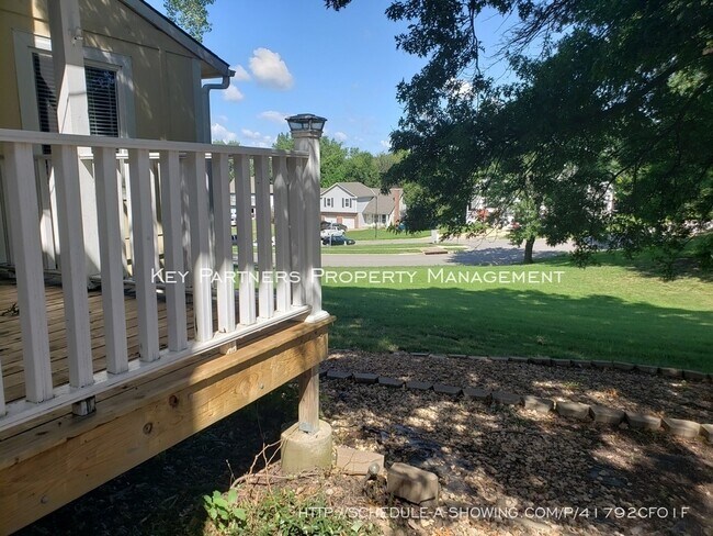 Foto del edificio - 14100 W 88th St- Charming and fully updated!