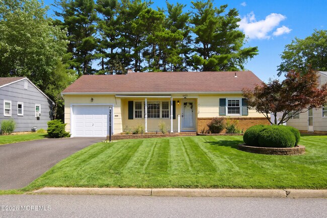 Building Photo - 943 Edgebrook Dr N