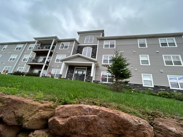 Primary Photo - 208-208 Shakespeare Dr