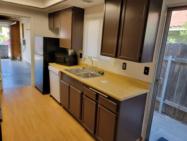 Building Photo - MORENO VALLEY HOME