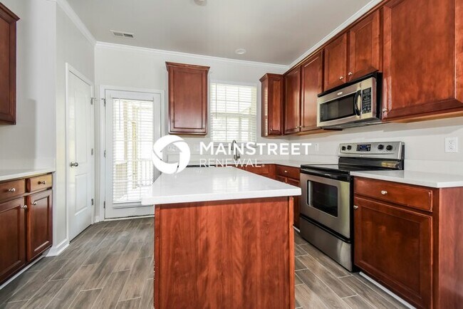 Foto del edificio - 3 Bedroom Pet-Friendly Home in GREENSBORO,...