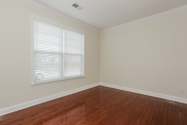 Foto del edificio - 10430 Carver Falls Rd