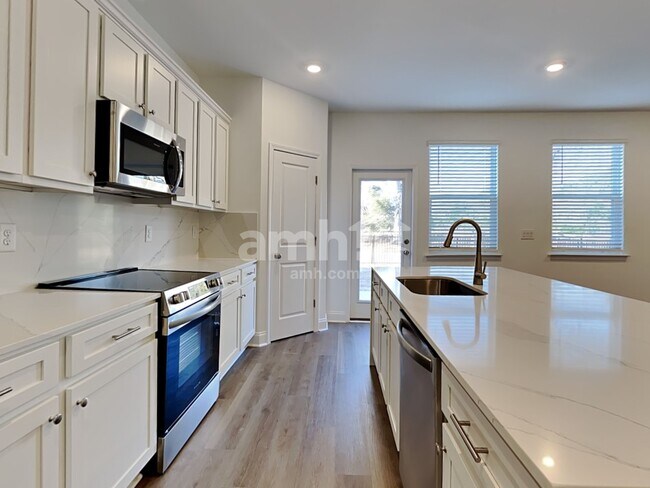 Foto del edificio - 110 Trevino Dr