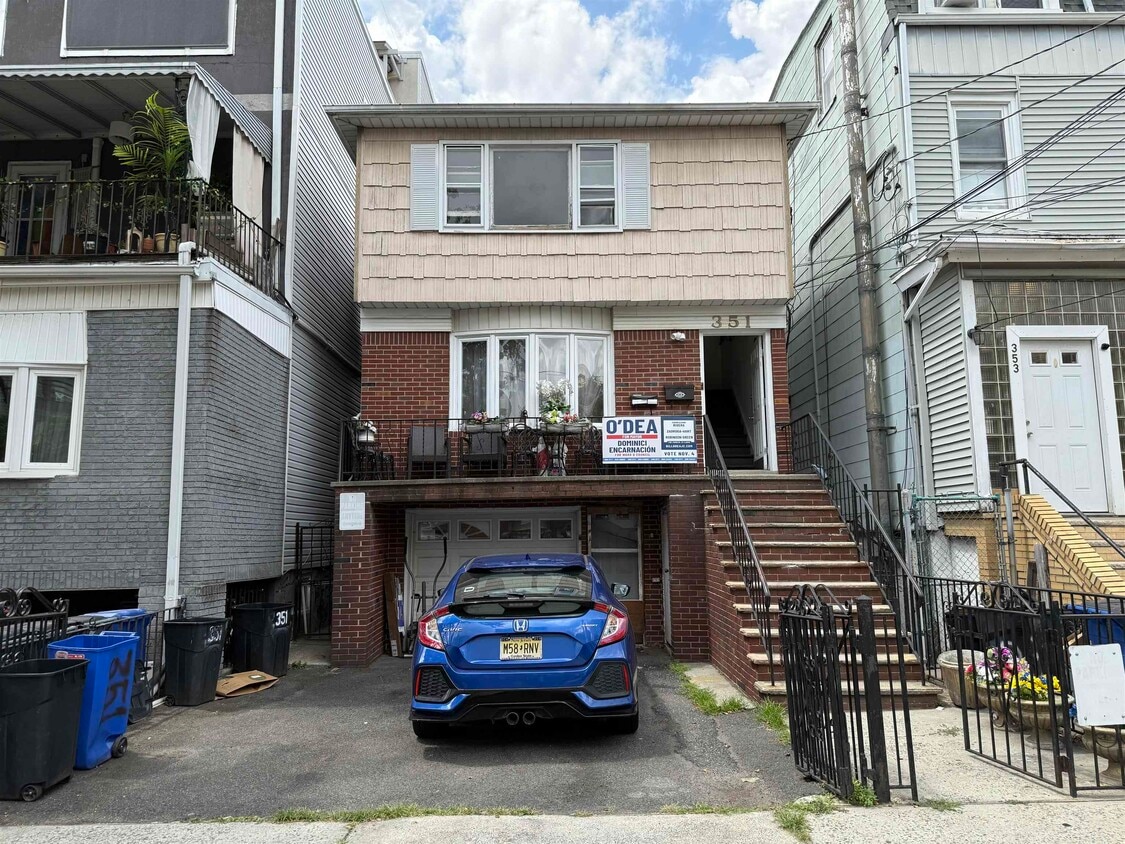 Primary Photo - 351 New York Ave