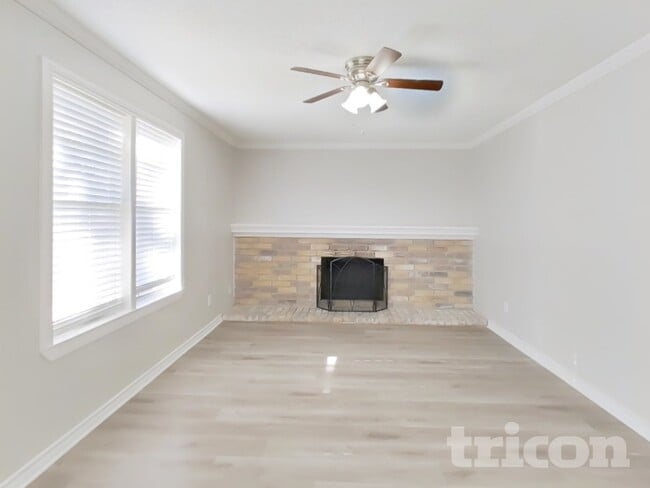 Building Photo - 18139 Lake Bend Dr