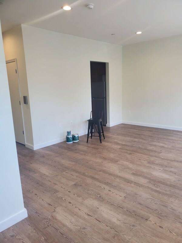 Foto principal - 664 Snediker Ave