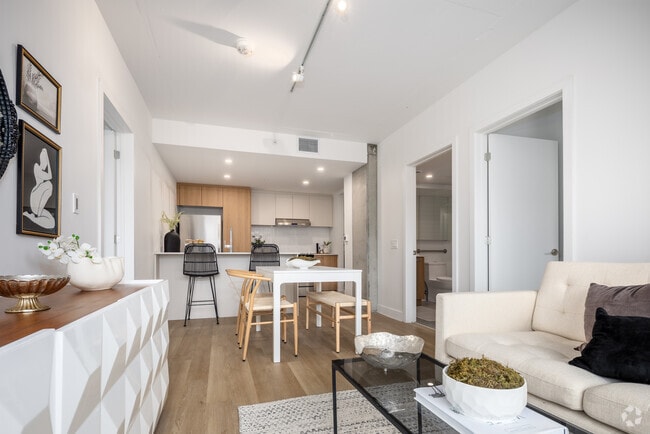 Interior Photo - Champlain