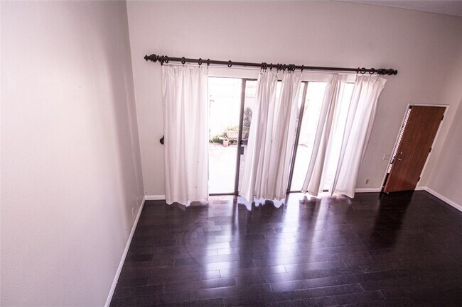 Foto del edificio - 848 W Huntington Dr
