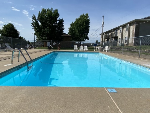 Piscina - Lombard Heights Apartments