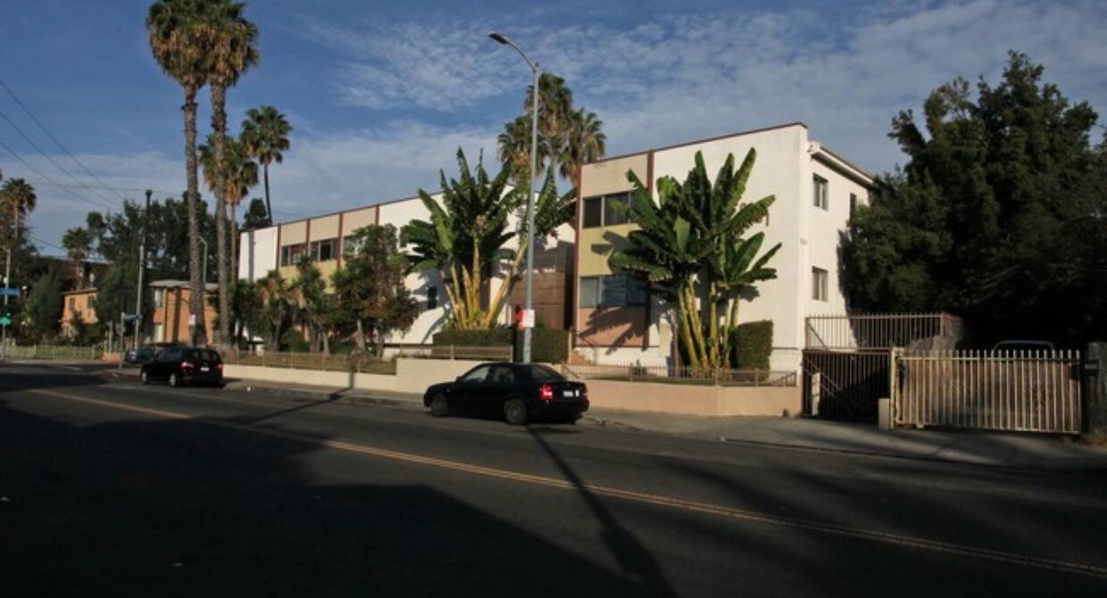Primary Photo - 6151 Fountain Ave
