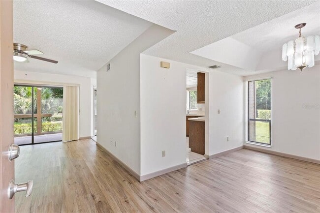 Building Photo - 13 Sherbury Ct