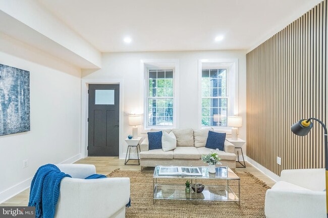 Building Photo - 1129 8th St NE