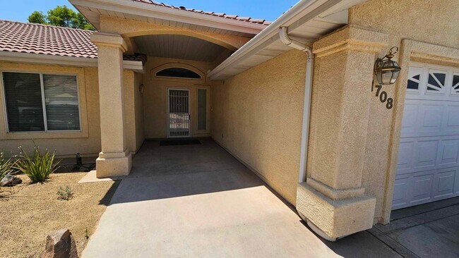 Building Photo - Updated and Pet Friendly Three Bedroom Home