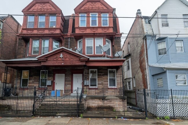 Building Photo - 4129 W Girard Ave