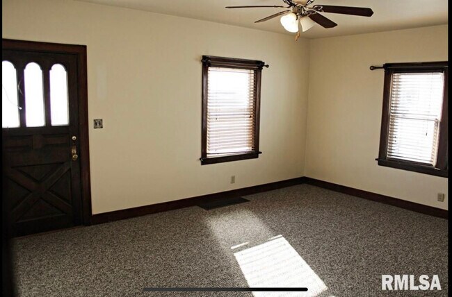 Foto del edificio - 2114 W Locust St