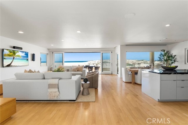 Foto del edificio - 1554 E Oceanfront