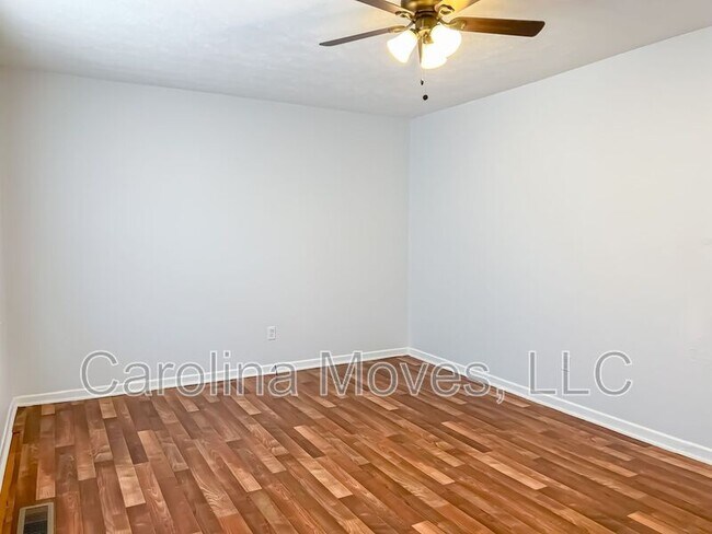 Building Photo - 166 Carver Rd