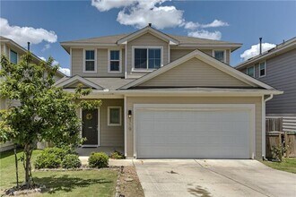 Building Photo - 519 Twisted Oaks Ln