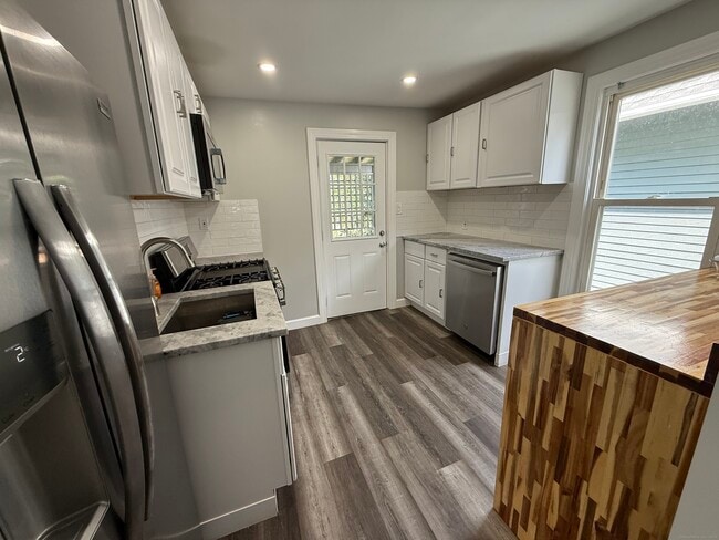 Building Photo - 37 Quintard Ave