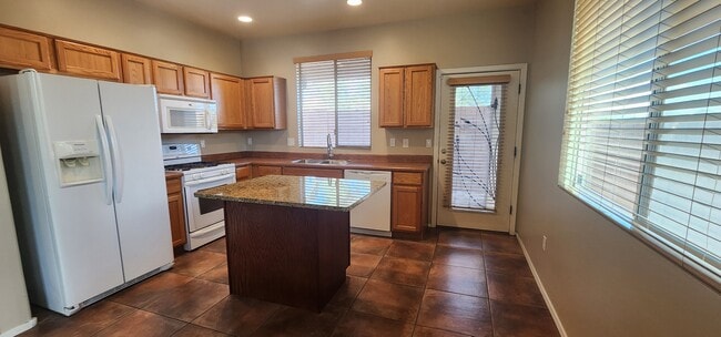 Building Photo - 5074 N River Fringe Dr