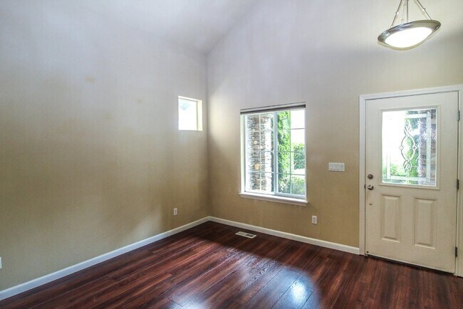 Foto del edificio - 4131 240th Place Southeast