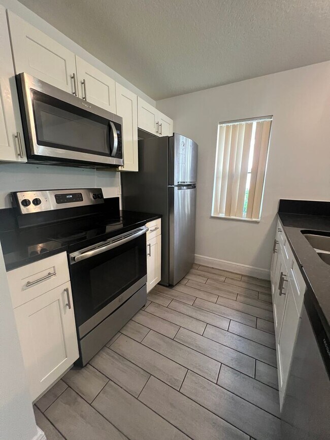 Foto del edificio - Beautiful 3-bedroom 2 bath single story home in SW Orlando near International Drive