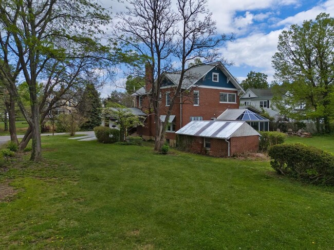 Building Photo - Cozy Apartment in Premium Christiansburg Area