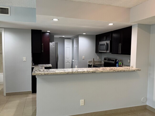 Foto del edificio - 9288 W Atlantic Blvd