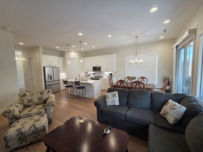 Building Photo - 1212 Hopewell Dr