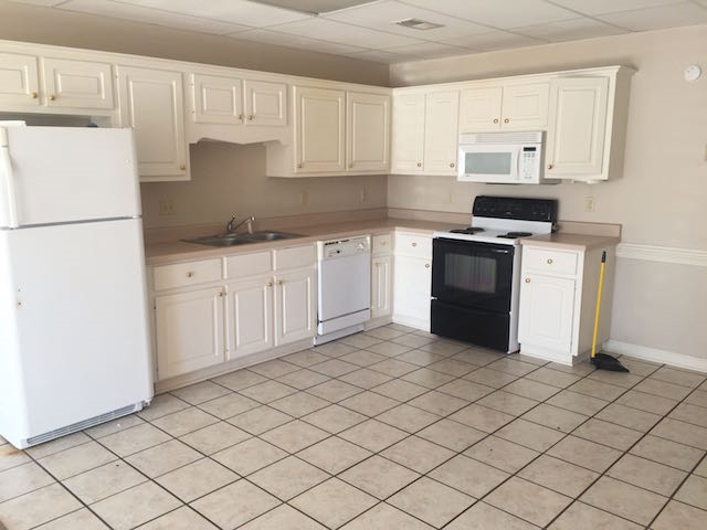 Kitchen - Foxworth Apartments