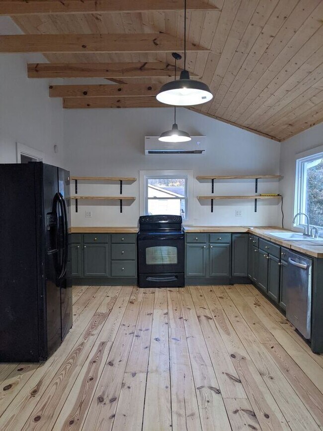 Building Photo - Cottage-Barnardsville