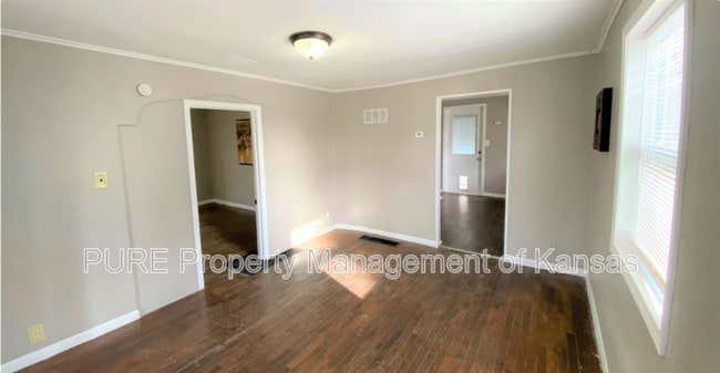 Building Photo - 204 SW Macvicar Ave