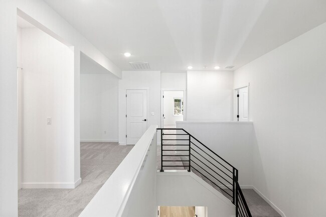 Building Photo - Brand New Tehaleh Home