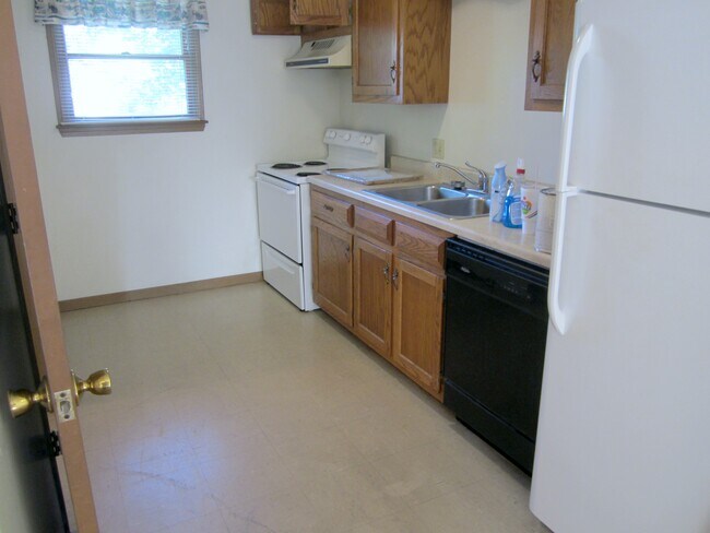 Kitchen - 260 Clark St